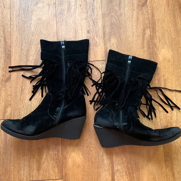Black forever heeled boots with fringe - Picture 2 of 3